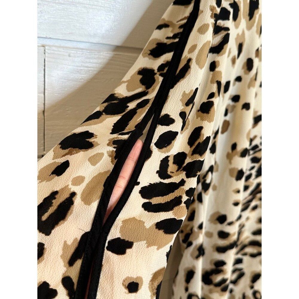 Chico's Womens Brown Black Beige Animal Print V-Neck Pullover Blouse Top Sz 2 - Picture 6 of 6